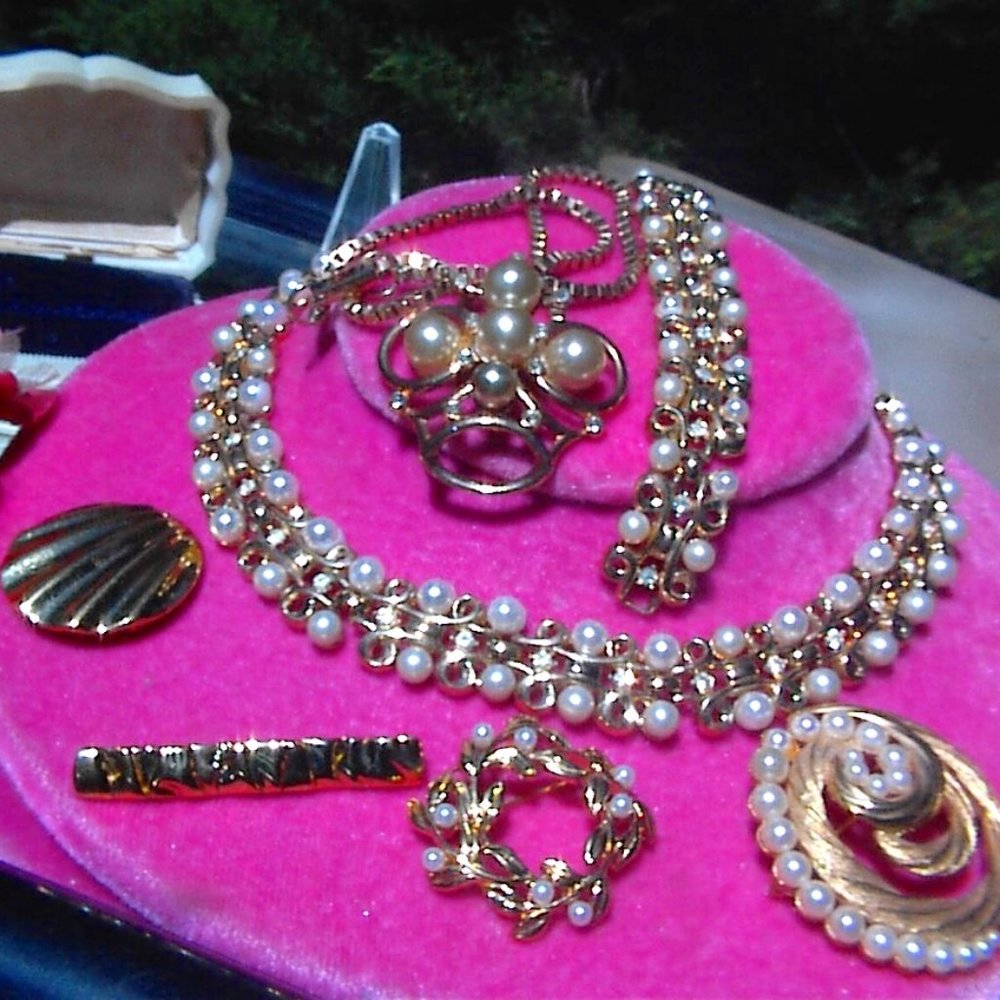 CROWN TRIFARI VINTAGE JEWELRY  LOT Bracelet~Necklace~Brooch Pins Pendant !!!!!